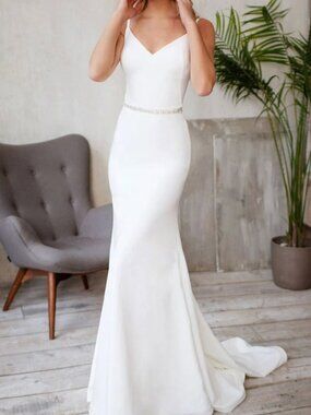 JoJo Shop Sleek Long Elegant Minimalist Wedding Dress ET3015